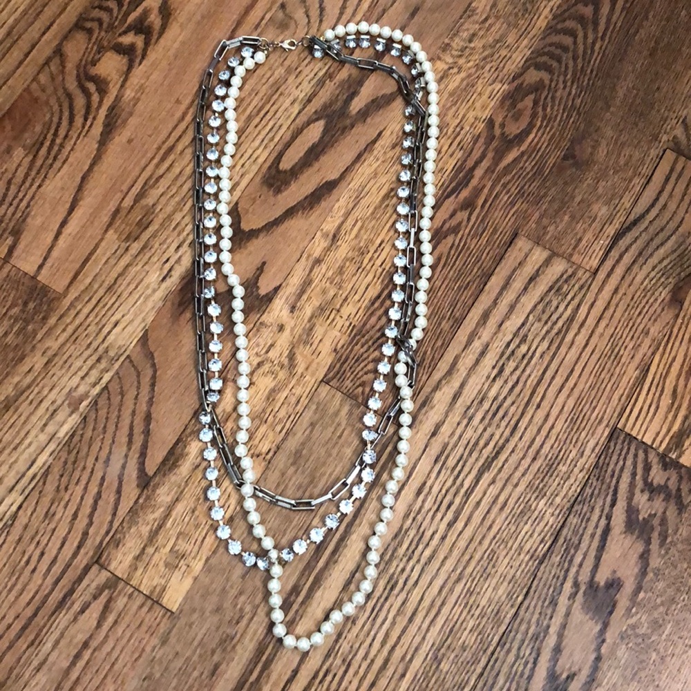 Triple Chain Pearl Necklace with metal and jewel